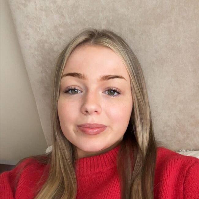 Babysitter in Dublin: Amy
