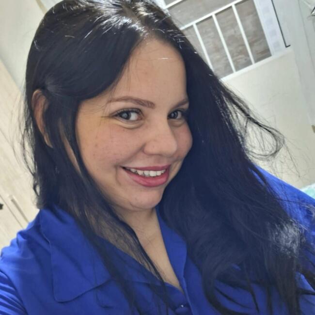 Babysitter in Porto Ferreira: Lara