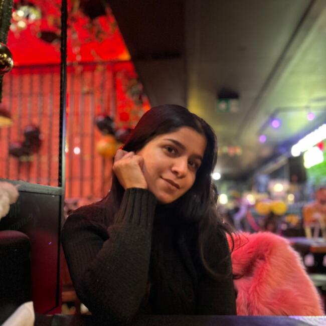 Babysitter in Paris: Mahak