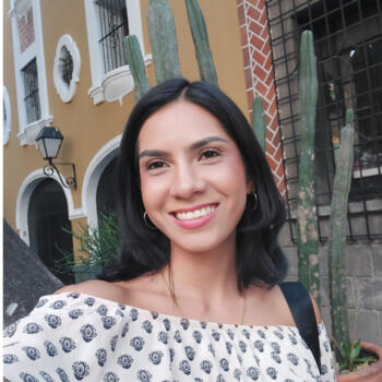 Babysitter in Acapulco de Juárez: Bella Azalea