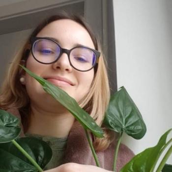 Babysitter in Ljubljana: Iza