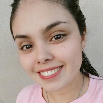 Niñera en Maquinista Savio: Marilin