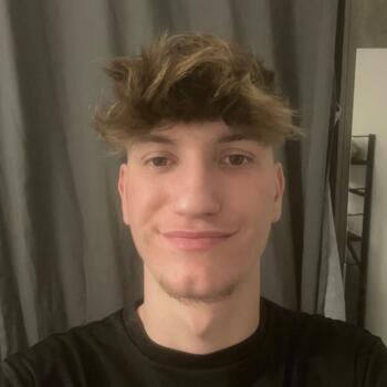 Babysitter Le Thuit: Leo