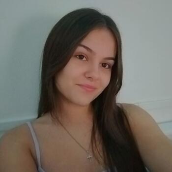 Babysitter in Saint-Gervais-en-Belin: Naomie