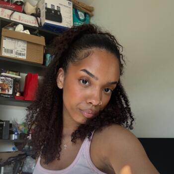 Babysitter in Saint-Denis: Candice