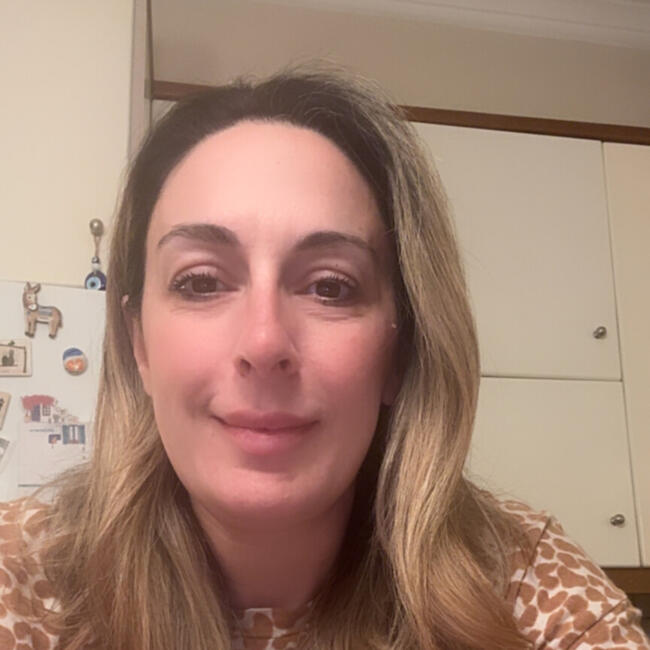 Babysitting job in Katastari: Mina