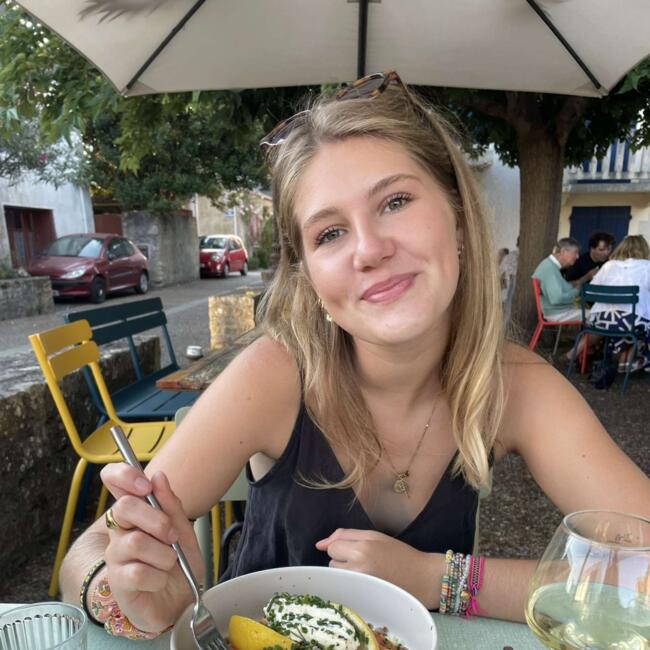 Babysitter in Tours: Lilou