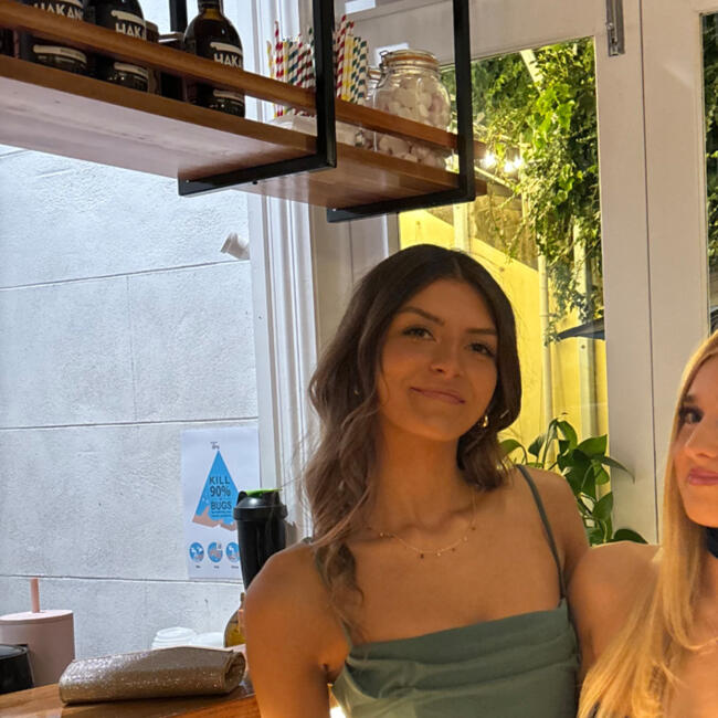 Babysitter in Auckland: Mia