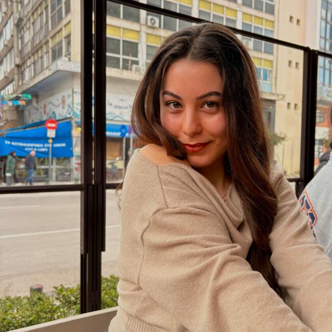 Babysitter in Pátrai: Νικολέτα