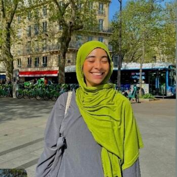 Babysitter in Paris: Manelle