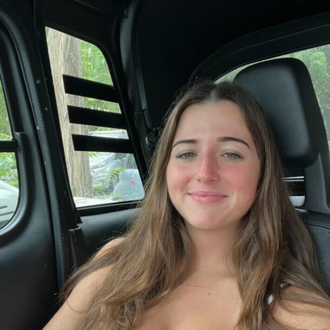 Babysitter in Arbonne: Nina