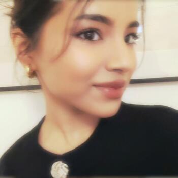 Babysitter in Budapest: Zaara