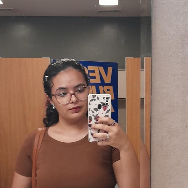 Babysitter in Elói Mendes: Sabrina de Oliveira Casimiro