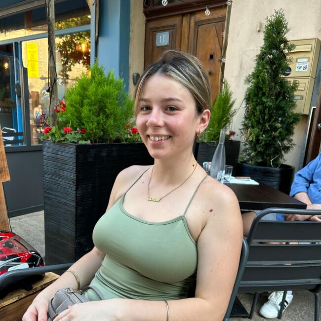 Babysitter in Aubenas: Bettina