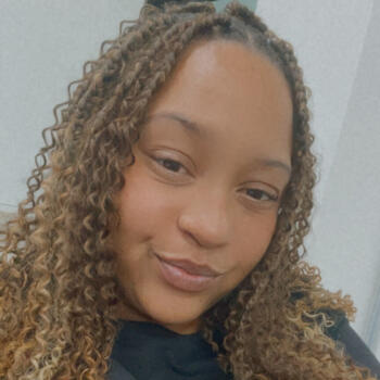 Babysitting job in Volta Redonda: Thallydaiwane