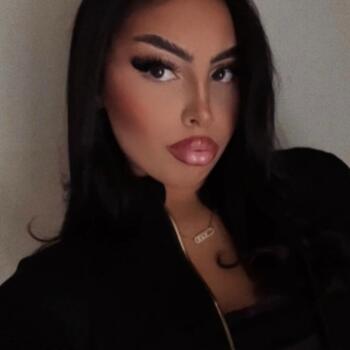 Babysitter in Écouflant: Aya