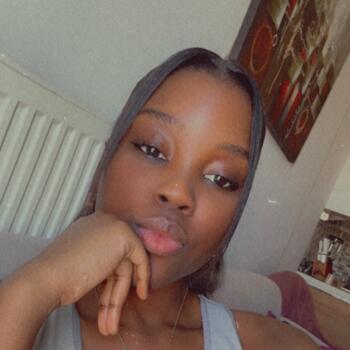 Babysitter Istanbul: Naika