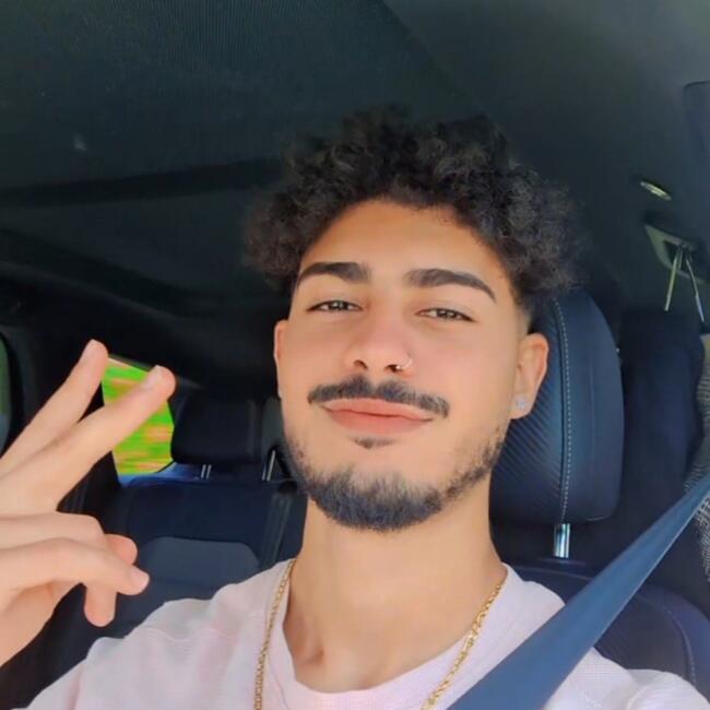 Babysitter in Dos Hermanas: Akram