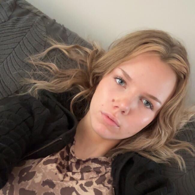Babysitter in Brunoy: Laura