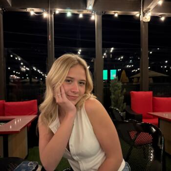 Babysitter in Oshawa: Rebecca