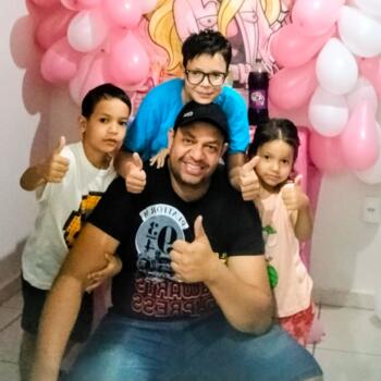 Lowongan pekerjaan babysitting di Kota Cimahi: lowongan pekerjaan babysitter Willians