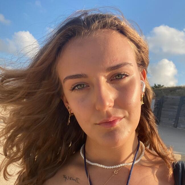 Babysitter in Tours: Elena