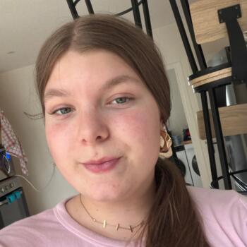 Babysitter in Cholet: Lea