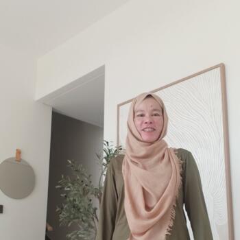 Nanny in Dubai: Beth