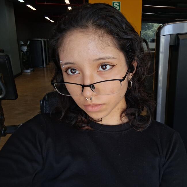 Babysitter in Miraflores District: Valeria