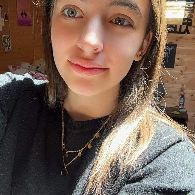 Babysitter in Verrières-en-Forez: Zélie