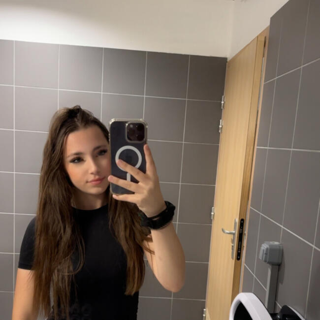 Babysitter in Décines-Charpieu: Anaïs