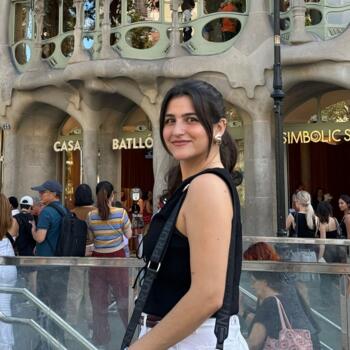 Babysitter in Barcelona: Valeria