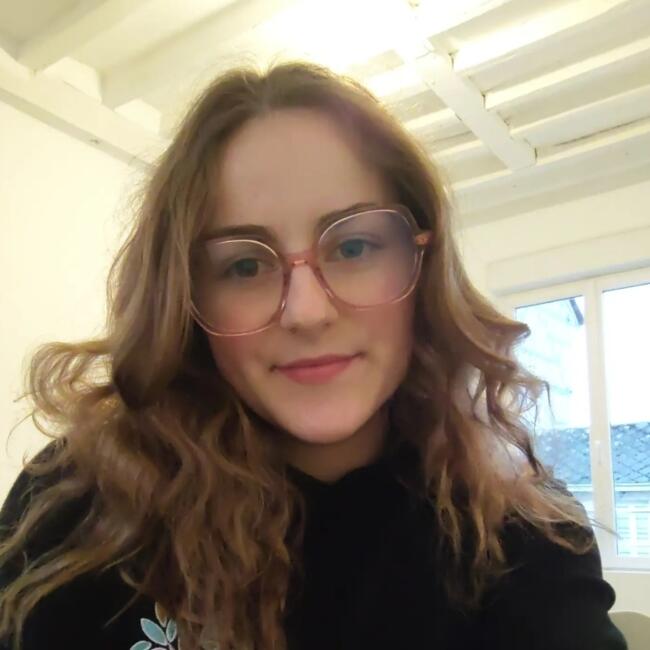 Babysitter in Éragny: Salomé