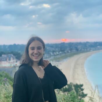 Babysitter in Pont-Péan: Louise