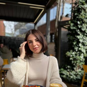 Babysitter Kingswood: Yulia