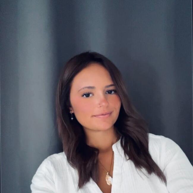 Babysitter in Bernac-Debat: Chloe