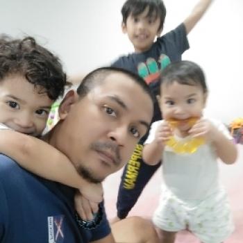 Babysitting job in Singapore: babysitting job Rasyiqim