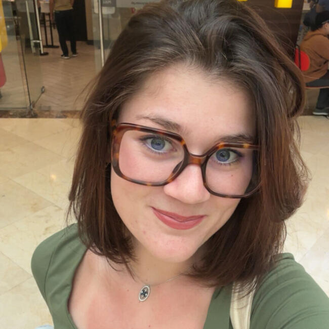 Babysitter in Sainte-Gemme-la-Plaine: Laly