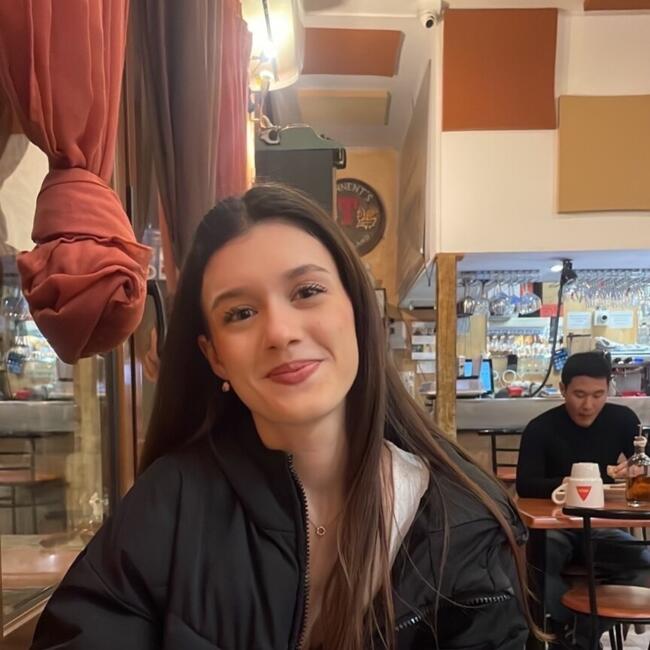 Babysitter in Hautcharage: Léane