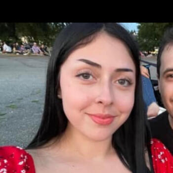 Baby-sitter in Burnaby: Nicole