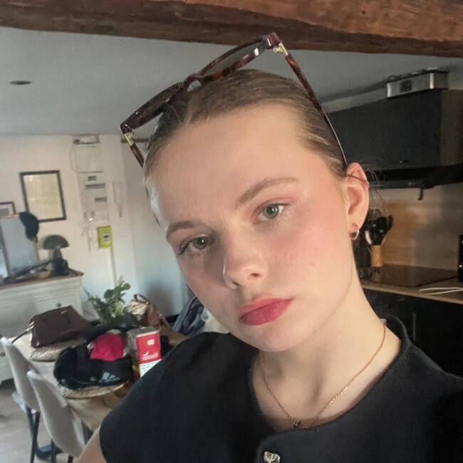 Babysitter in Saint-Max: Camille