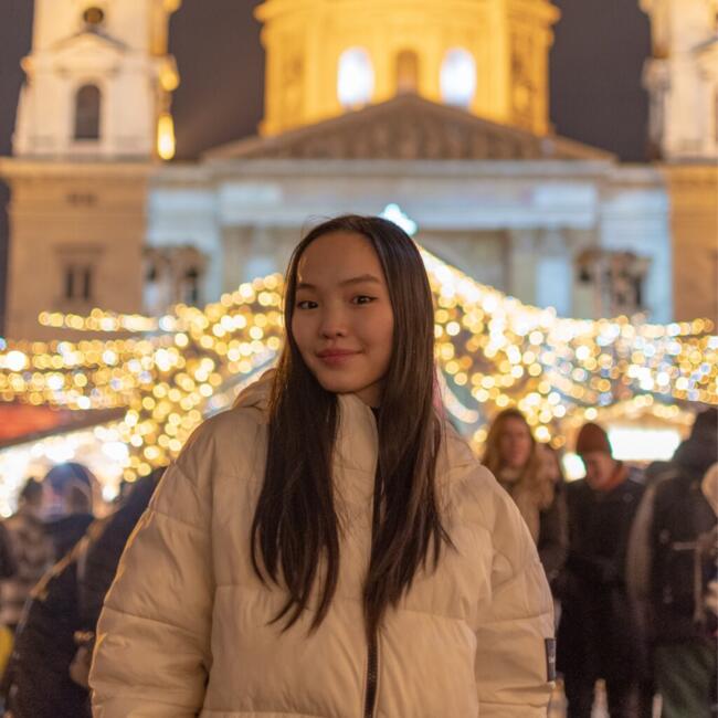 Babysitter in Budapest: Ellie