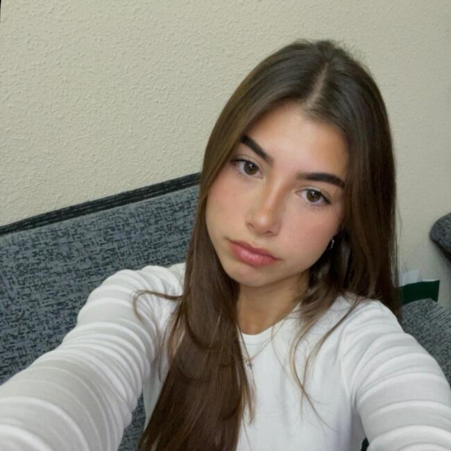 Babysitter in Almada: Sarah