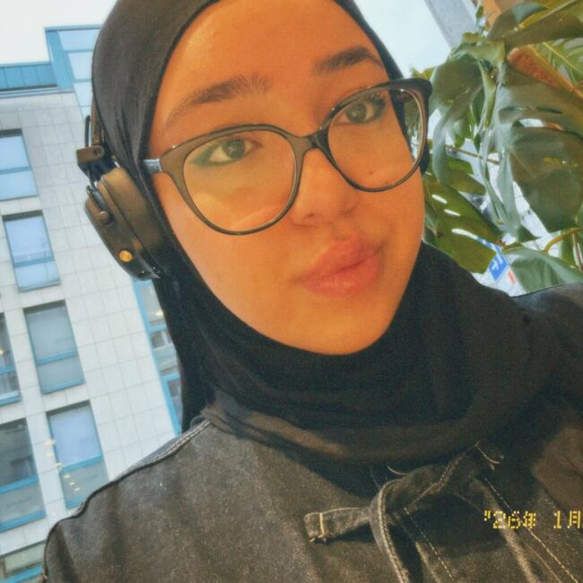 Bonă în București: Server Nesibe