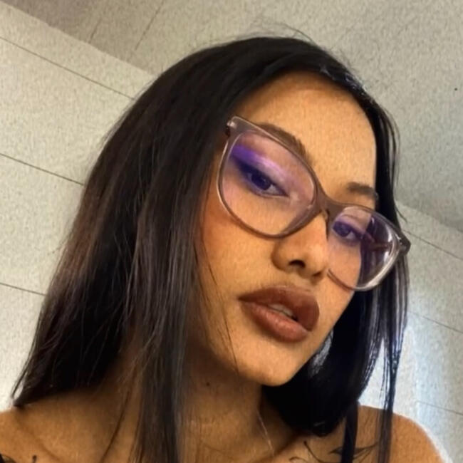 Babysitter in Saint-Thibault-des-Vignes: Valentina