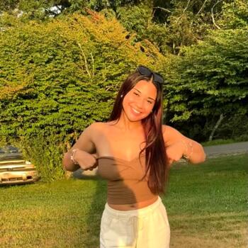 Babysitter in Salisbury: Emma