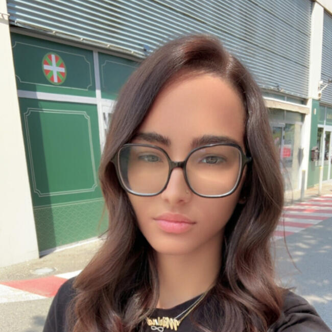 Babysitter in Cenon: Marina