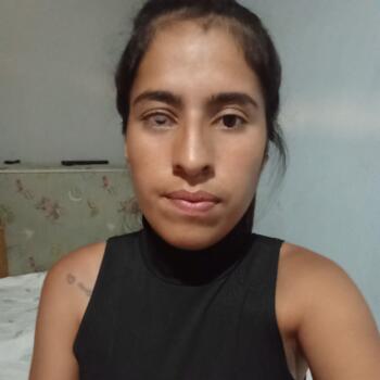 Babysitter in Veinticinco de Mayo: Andrea