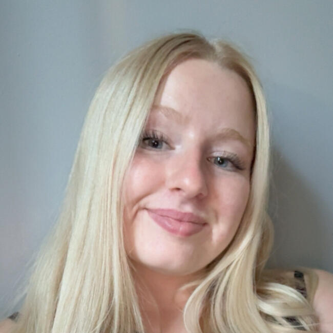 Babysitter in Aillas: Alicia