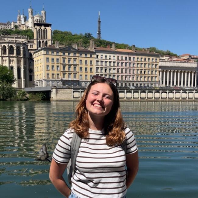 Babysitter in Saint-Gengoux-le-National: Candice